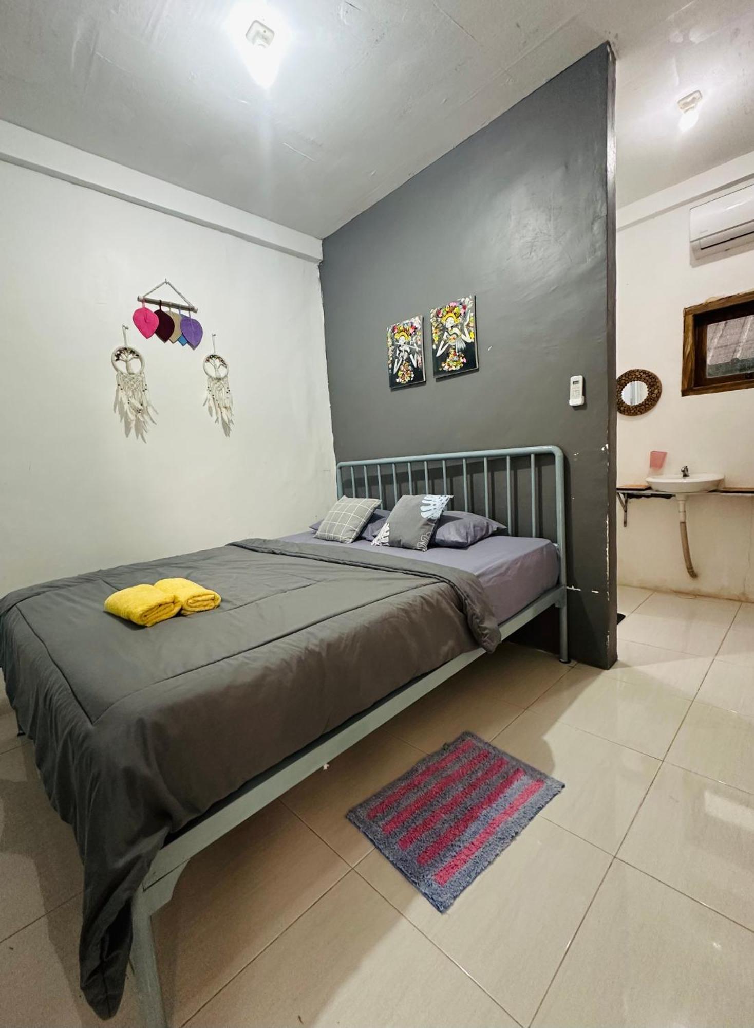 D'Flora Homestay Labuan Bajo Exterior photo