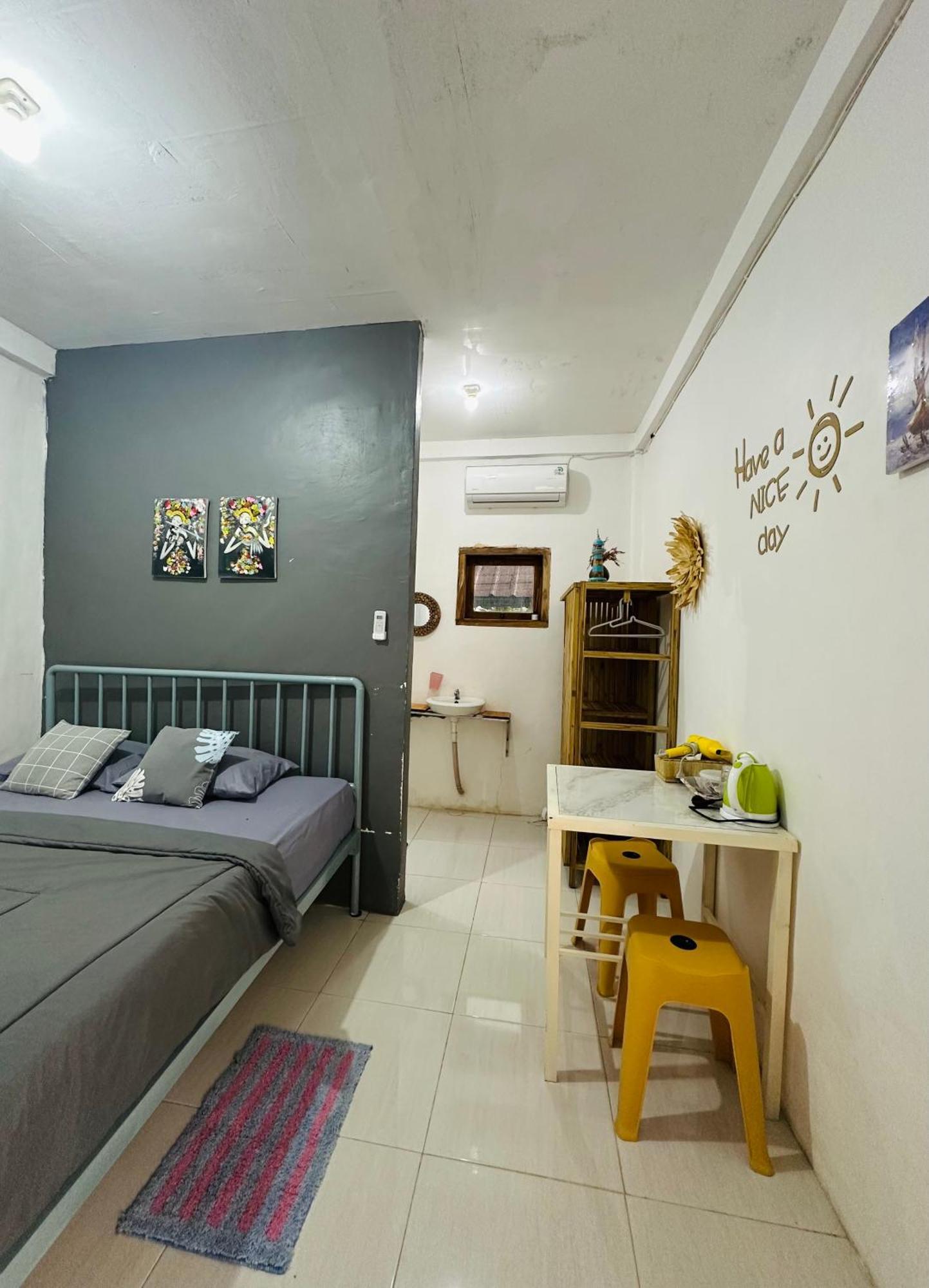 D'Flora Homestay Labuan Bajo Exterior photo