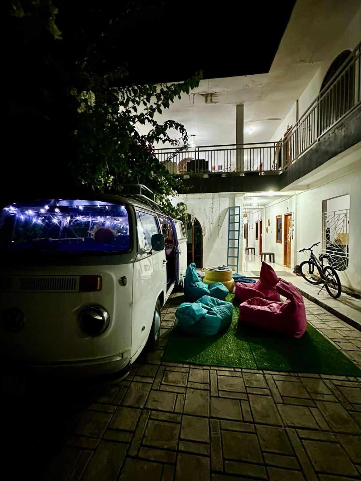 D'Flora Homestay Labuan Bajo Exterior photo