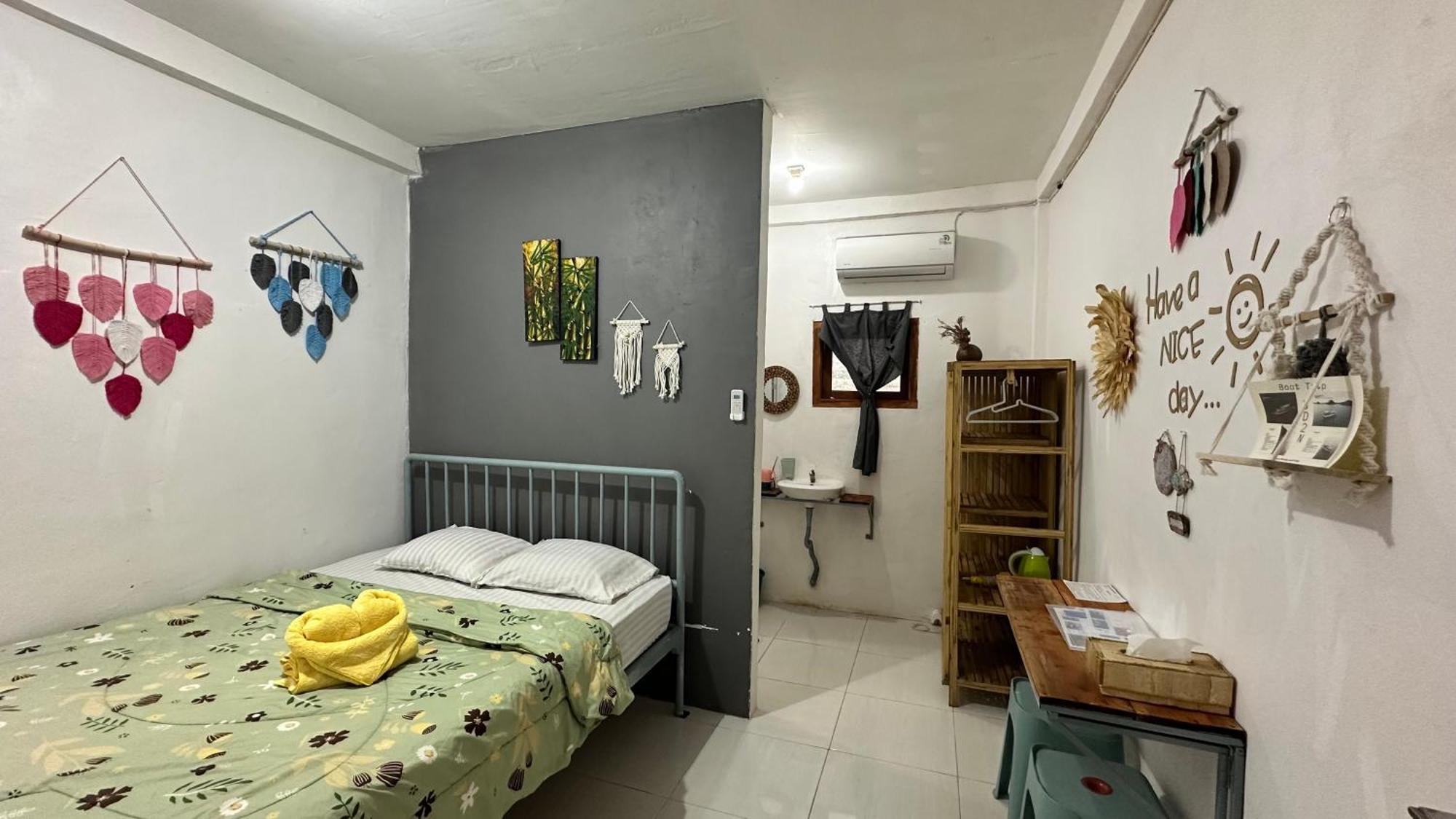 D'Flora Homestay Labuan Bajo Exterior photo
